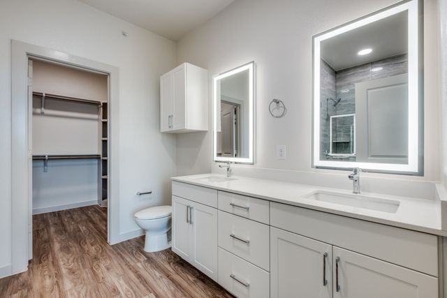 624 N Lancaster Avenue 205, Dallas, TX 75203