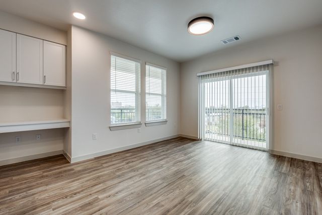 624 N Lancaster Avenue 205, Dallas, TX 75203