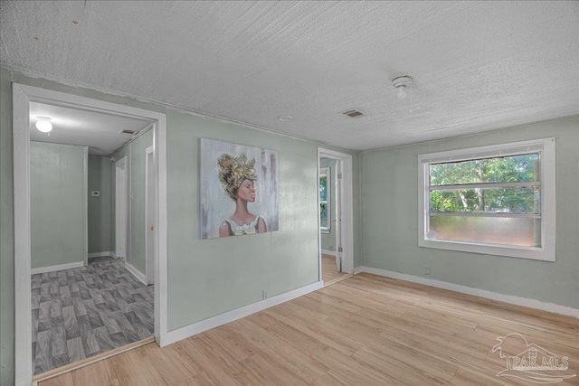 1011 W Hatton St, Pensacola, FL 32526