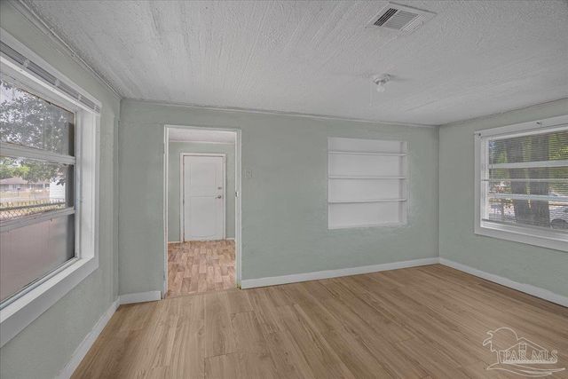 1011 W Hatton St, Pensacola, FL 32526
