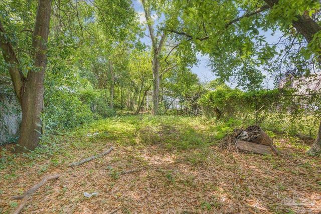 1011 W Hatton St, Pensacola, FL 32526