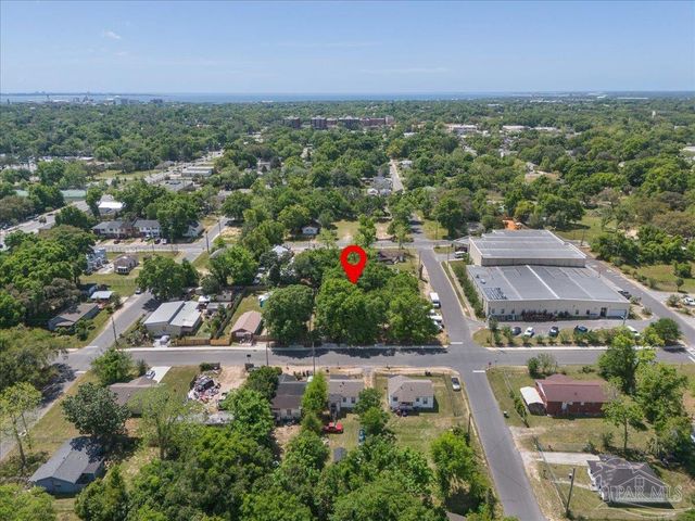 1011 W Hatton St, Pensacola, FL 32526