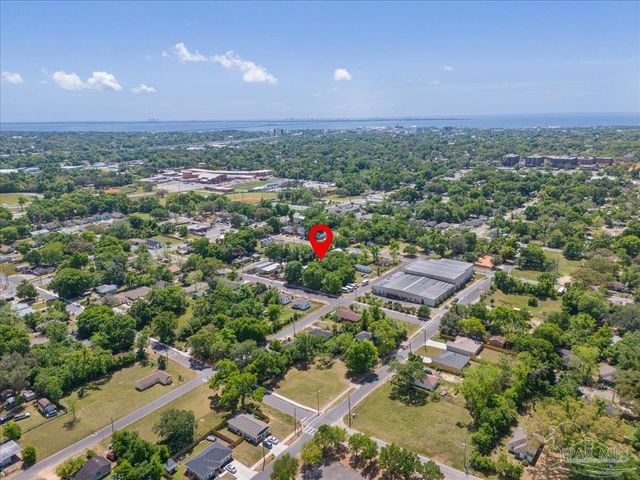 1011 W Hatton St, Pensacola, FL 32526