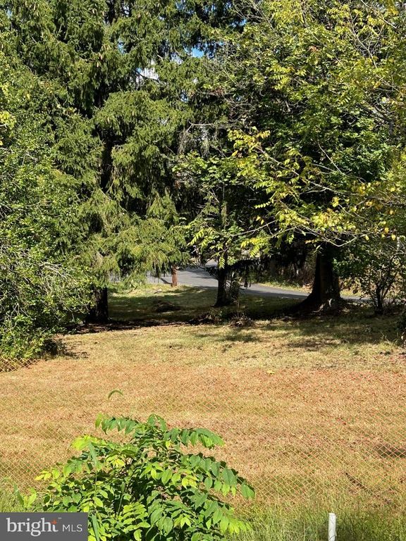 6085 UPPER MOUNTAIN ROAD, New Hope, PA 18938
