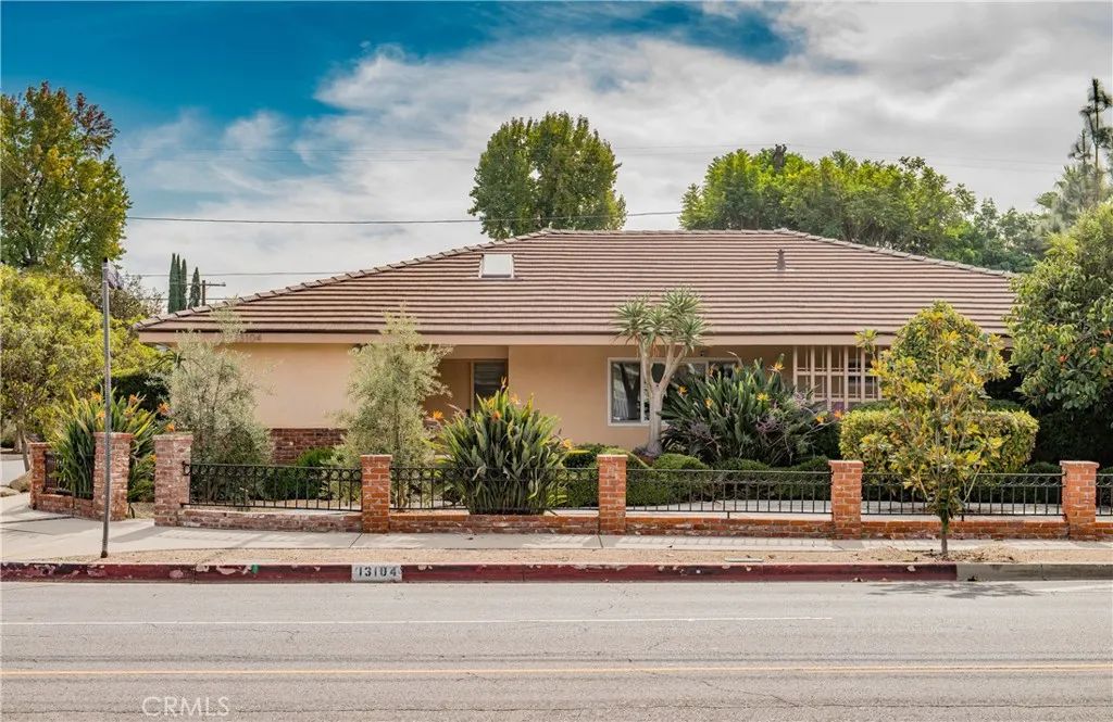 13104 Magnolia, Sherman Oaks, CA 91423