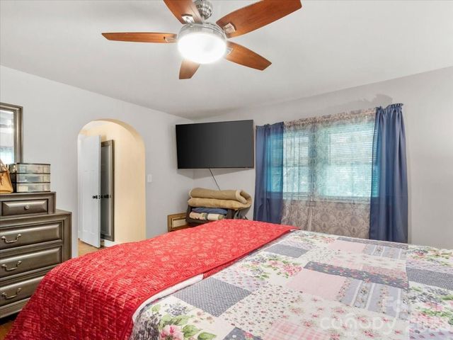 2 Ray Road, Weaverville, NC 28787