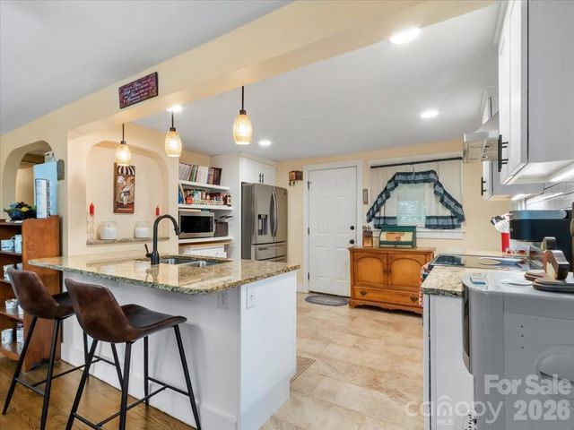 2 Ray Road, Weaverville, NC 28787