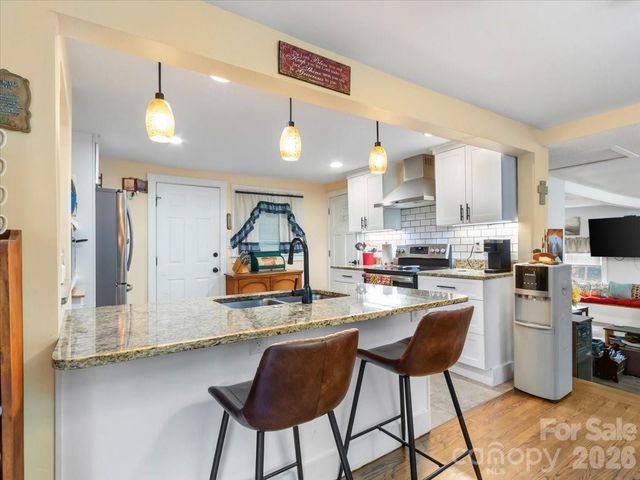 2 Ray Road, Weaverville, NC 28787