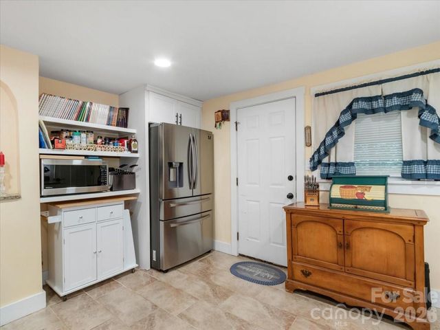 2 Ray Road, Weaverville, NC 28787