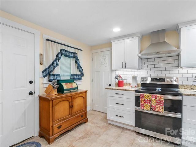 2 Ray Road, Weaverville, NC 28787