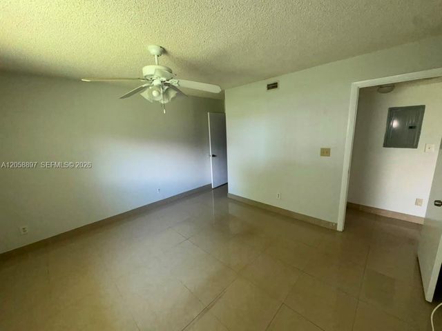 3461 NW 44th Street 102, Oakland Park, FL 33309