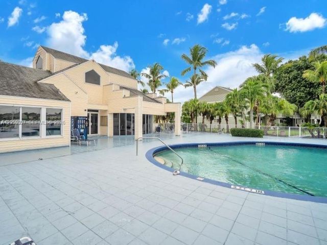 3461 NW 44th Street 102, Oakland Park, FL 33309