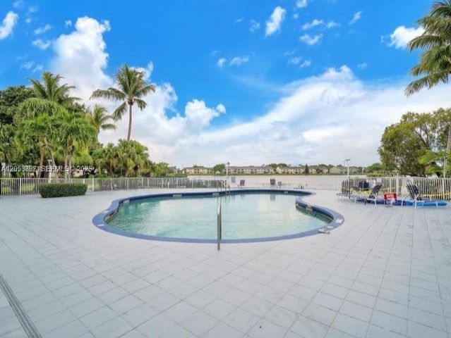 3461 NW 44th Street 102, Oakland Park, FL 33309