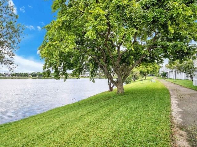 3461 NW 44th Street 102, Oakland Park, FL 33309