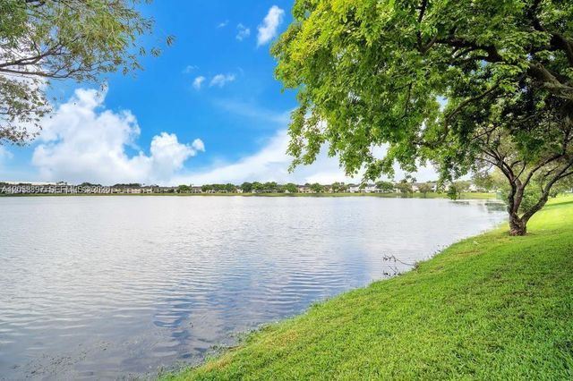 3461 NW 44th Street 102, Oakland Park, FL 33309