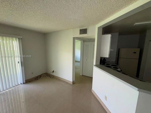3461 NW 44th Street 102, Oakland Park, FL 33309