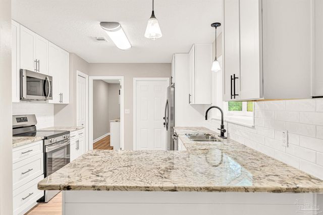 5700 Country Squire Dr, Milton, FL 32570