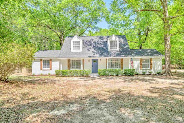 5700 Country Squire Dr, Milton, FL 32570