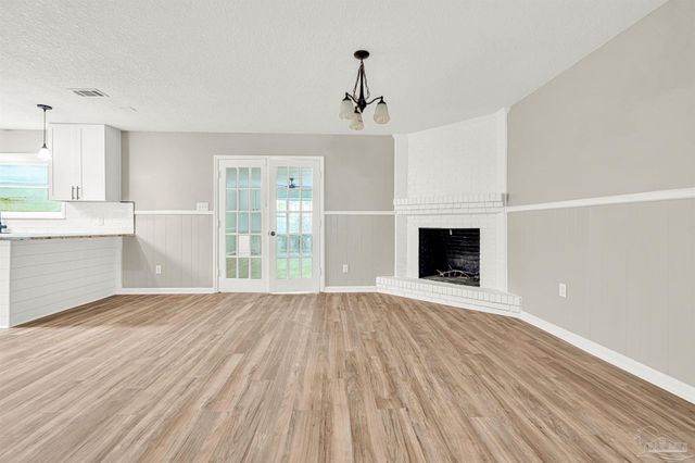 5700 Country Squire Dr, Milton, FL 32570