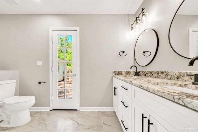 5700 Country Squire Dr, Milton, FL 32570
