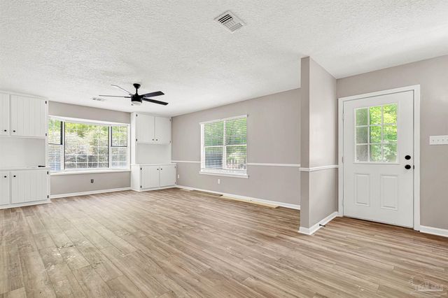 5700 Country Squire Dr, Milton, FL 32570