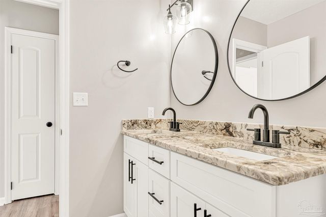 5700 Country Squire Dr, Milton, FL 32570