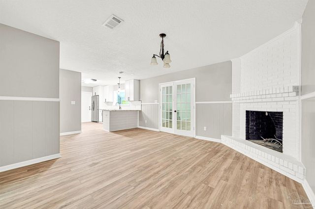 5700 Country Squire Dr, Milton, FL 32570