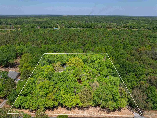 5700 Country Squire Dr, Milton, FL 32570