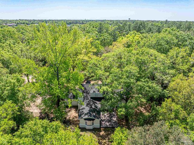 5700 Country Squire Dr, Milton, FL 32570