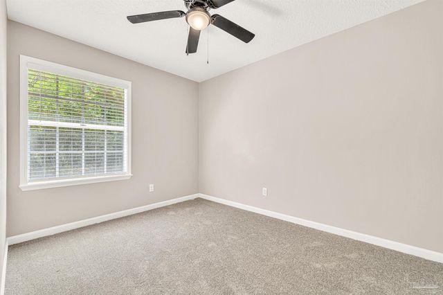 5700 Country Squire Dr, Milton, FL 32570