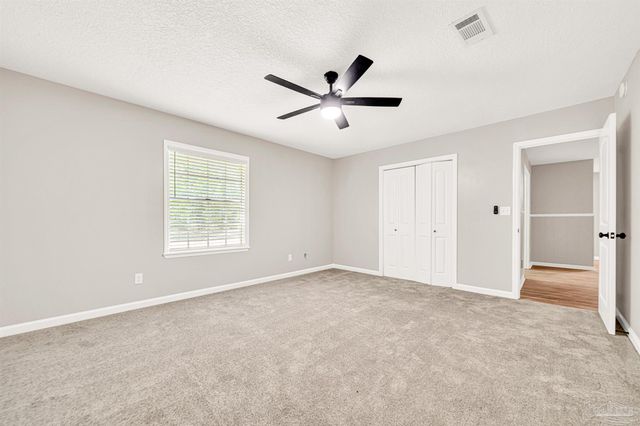 5700 Country Squire Dr, Milton, FL 32570