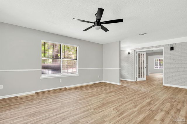 5700 Country Squire Dr, Milton, FL 32570