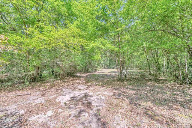 5700 Country Squire Dr, Milton, FL 32570
