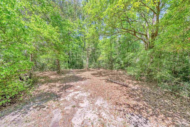 5700 Country Squire Dr, Milton, FL 32570