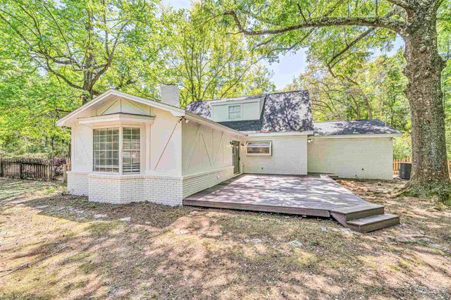 5700 Country Squire Dr, Milton, FL 32570