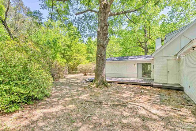 5700 Country Squire Dr, Milton, FL 32570