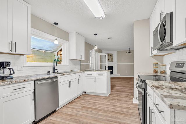 5700 Country Squire Dr, Milton, FL 32570