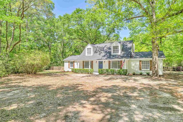 5700 Country Squire Dr, Milton, FL 32570