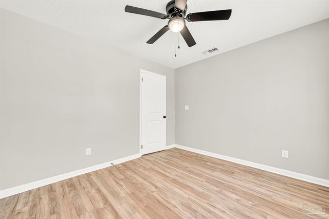 5700 Country Squire Dr, Milton, FL 32570