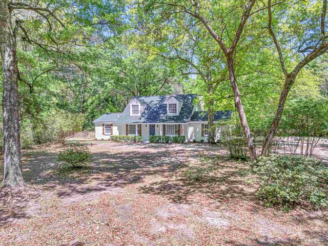 5700 Country Squire Dr, Milton, FL 32570