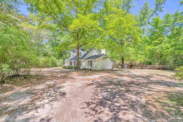5700 Country Squire Dr, Milton, FL 32570