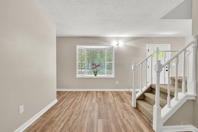 5700 Country Squire Dr, Milton, FL 32570
