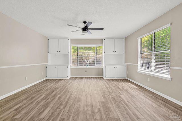 5700 Country Squire Dr, Milton, FL 32570
