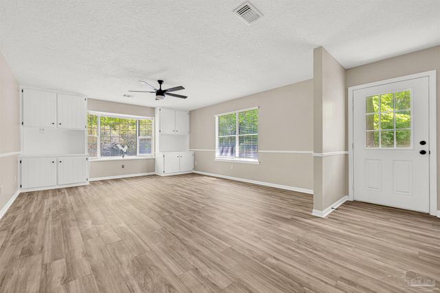 5700 Country Squire Dr, Milton, FL 32570