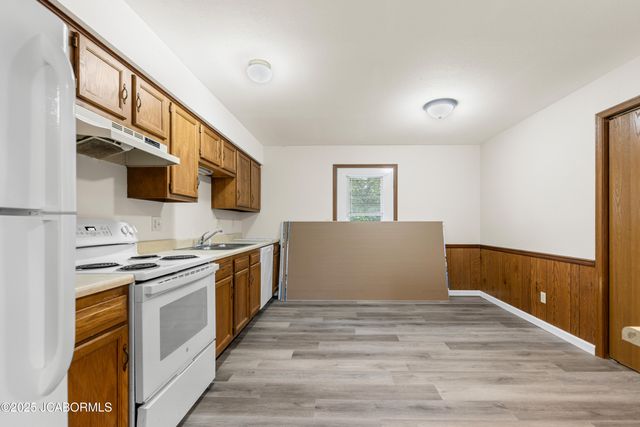 3816 CANDLELIGHT DRIVE, Jefferson City, MO 65109