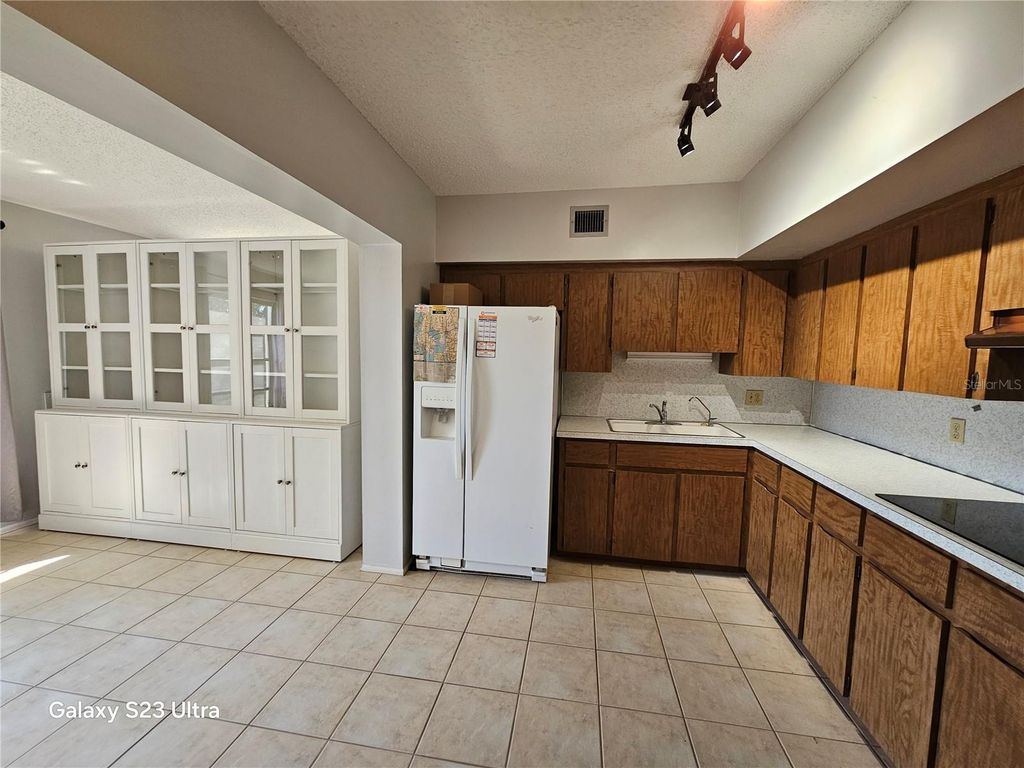 Image 7 of property listing at 2361 ECUADORIAN WAY 57, Clearwater, FL 33763