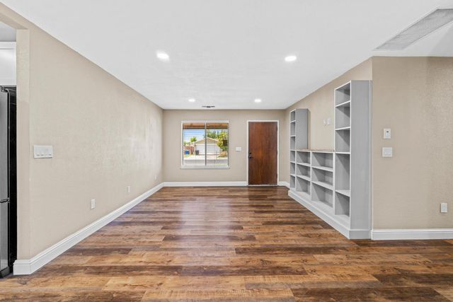 1636 Woodworth Ave, Modesto, CA 95351
