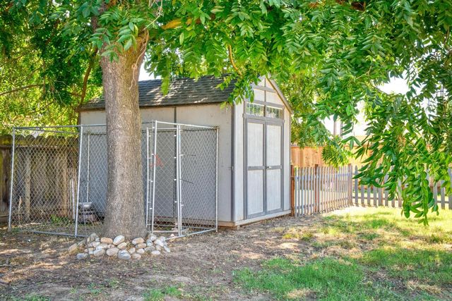 1636 Woodworth Ave, Modesto, CA 95351