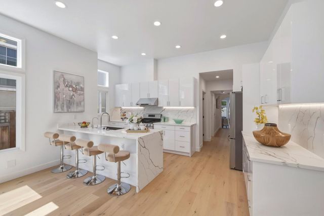 313 W 25th Avenue, San Mateo, CA 94403