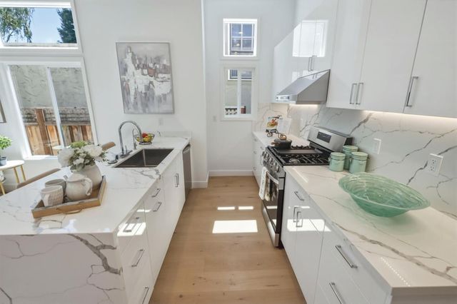 313 W 25th Avenue, San Mateo, CA 94403